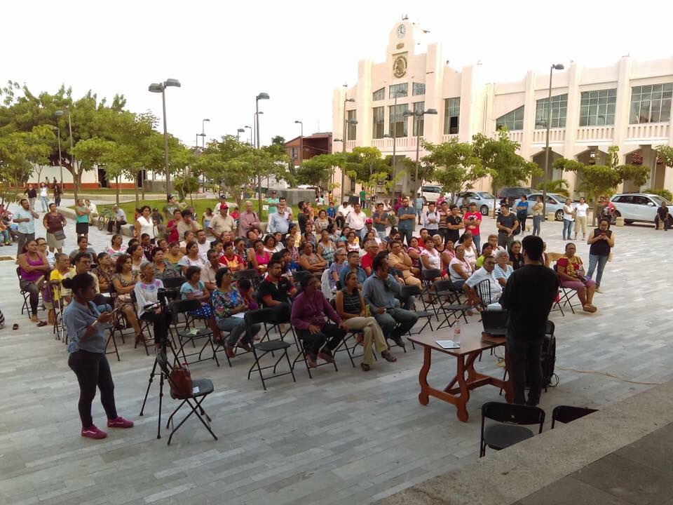 A 8 años del #27F, evento que generó la mayor cantidad de escombros simbólicos durante el siglo XXI en Chile 😥 
Les presentamos con <a href="/casadelaciudad/">Casa de la Ciudad</a> los #HospitalesdeEscombros 💪 infraestructura urbana que surge en Chile y que hoy se replica en México  goo.gl/wC68x8