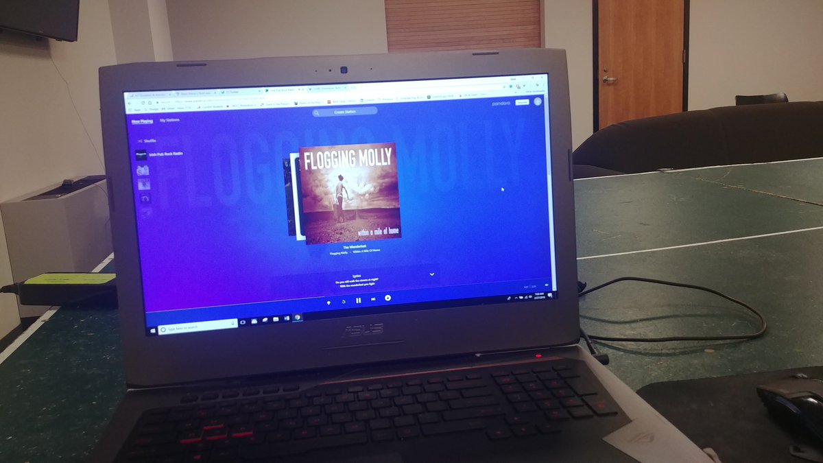 ChadGriffiths1's tweet photo. Morning work with some music that wakes you up #bergNIT18 #lifedigitally https://t.co/CAmvn0SNCx