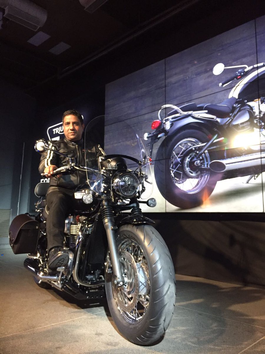 Vimalsumbly's tweet photo. British Attitude.
Classic Custom Style.
Class Leading Capability.
The New Bonneville Speedmaster.
A New British Icon is now in India.
#BonnevilleSpeedmaster #SpeedmasterIndia #NewBritishIcon https://t.co/Wc32ewcUPy