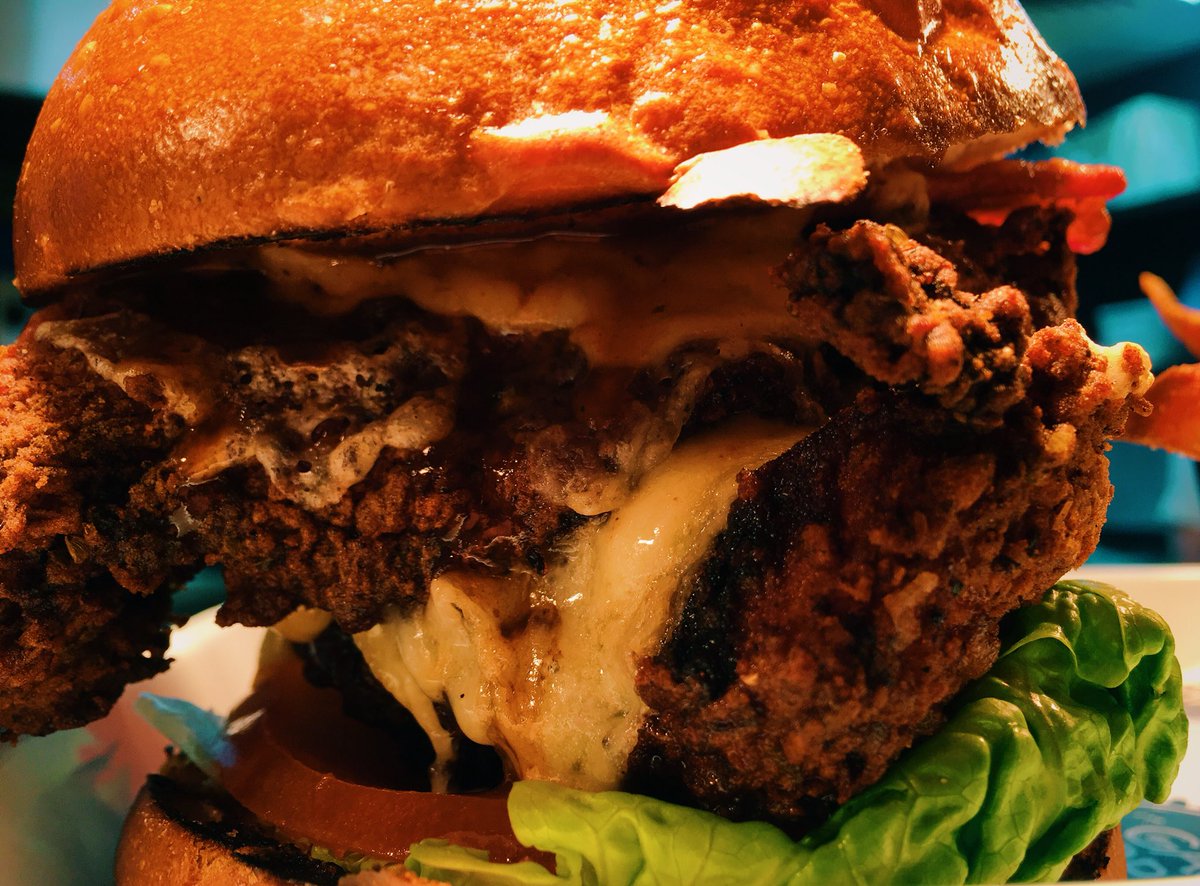 Our hunter burger is too good to say no to 🤦‍♂️😱😍 look at that #cheese oozing out, PHWOAR. #manchester #lunch #chicken #burger