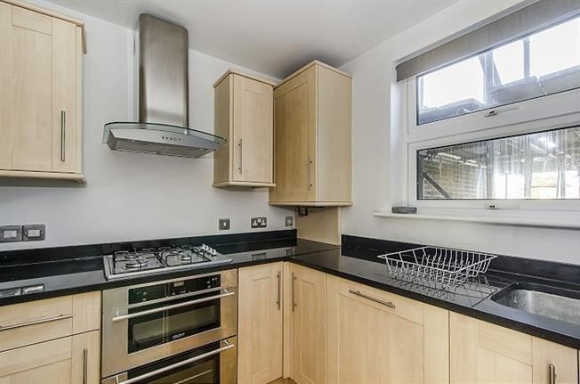 #FabulousFlats

1 Bedroom Flat,  London, SW4

Fantastic one double bedroom victorian conversion situated close by Brixton and Clapham North tube stations 🚇
Furnished
Separate modern kitchen
Available 26th March 2018

socsi.in/4luTP