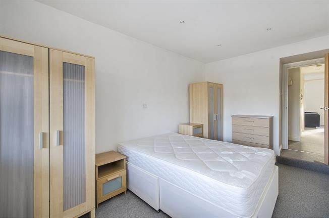 Hamptons Putney tweet media