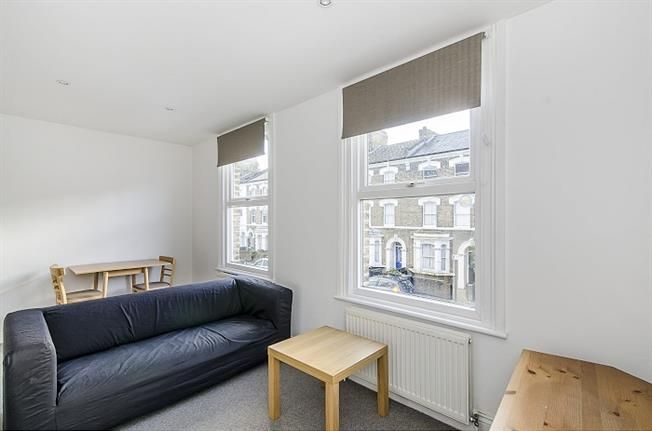 hamptons_tower's tweet photo. #FabulousFlats

1 Bedroom Flat,  London, SW4

Fantastic one double bedroom victorian conversion situated close by Brixton and Clapham North tube stations 🚇
Furnished
Separate modern kitchen
Available 26th March 2018

https://t.co/QHMjRd2JmN https://t.co/XWiXfaFuPx