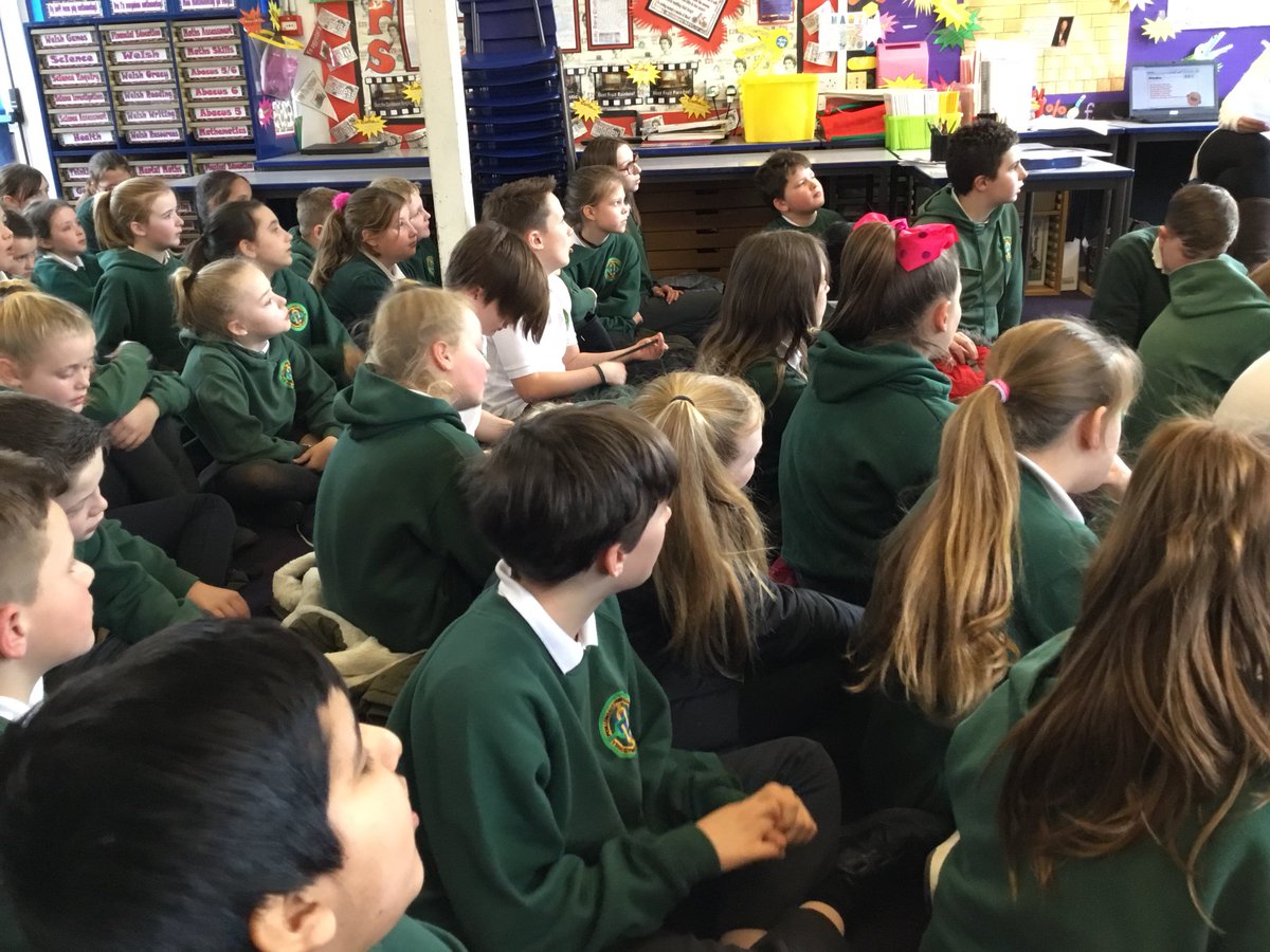 PenllergaerP's tweet photo. #pps5/6 are practising their song, poem and dance for the Eisteddfod on Thursday. #ppscym https://t.co/2TkeK1n2PO