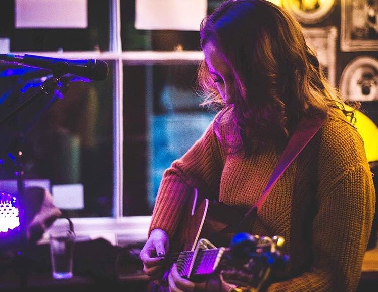 Song_Circles's tweet photo. Heads up! It's time for another beautiful song by @Rosey_Roisin from our #SongCircles Live Lounge recordings in December!
Watch here: https://t.co/ZBAVM1o7Ix
#bimmlondon #upandcoming https://t.co/EM8oof5pp2