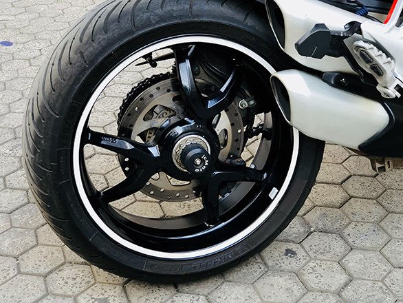 odmag's tweet photo. OVERDRIVE recommended or not? Head here to know what the #OVERDRIVE verdict is on the @MichelinIndia Pilot road 4 tyres - https://t.co/ab08tQ0f2H

#PilotRoad4 #MichelinTyres #OVERDRIVEFeature https://t.co/9NHavIYESB