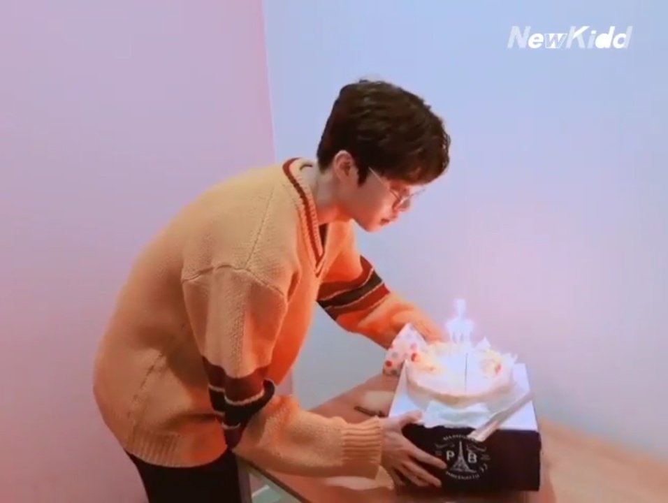 jisolsbae's tweet photo. "tennie, heres your cake. but i can't be there hehe i'm sorry okay i will call you later! be happy tennie, hyung love you always❤" #tensol #tenishansolsforeverbaby https://t.co/vP1B58ED56