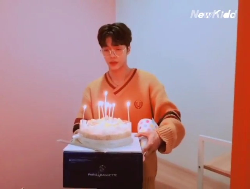 jisolsbae's tweet photo. "tennie, heres your cake. but i can't be there hehe i'm sorry okay i will call you later! be happy tennie, hyung love you always❤" #tensol #tenishansolsforeverbaby https://t.co/vP1B58ED56
