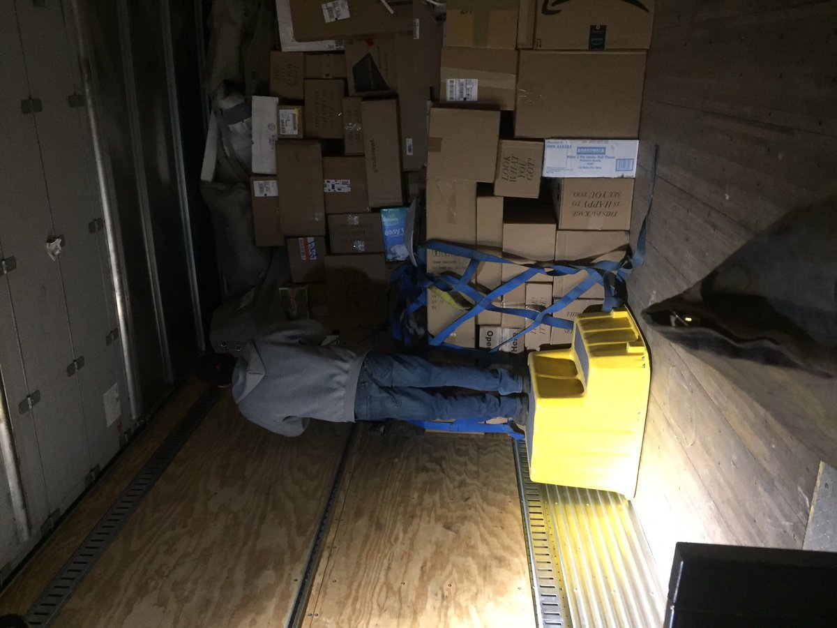 ChadMeier3's tweet photo. Understanding that the straps go against the last wall protects our customers packages and the unloaders when the load arrives kudos for safety awareness on Phillips part! Thanks Phillip for all you do!! #CaughtSafely @UTHub_BrianW @DesertMTUPSers @DarrenMooreDM @kennethcherry26 https://t.co/DkPH4i4y1g
