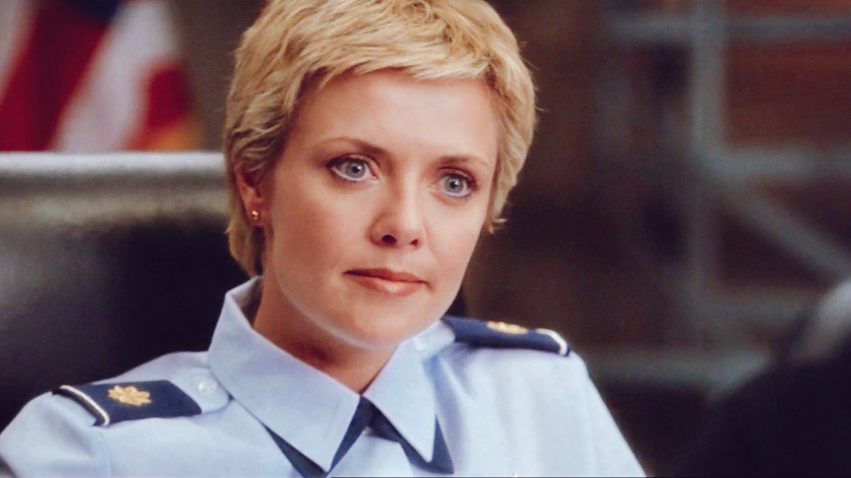 rsundayr's tweet photo. Sam is adorable AND imposing in her dress blues. Imagine how she’d look with stars on her shoulders...
#DailyDistraction #StargateSG1 #GeneralSamCarter #StargateNow #DriveToRevive https://t.co/BDC3iFJ7lJ