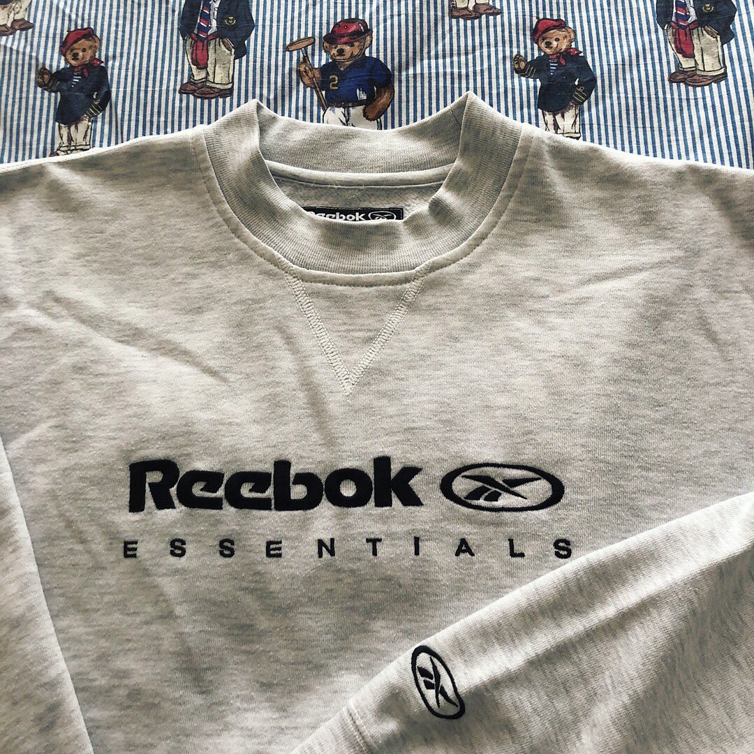 Vintage Oatmeal Grey Reebok Essentials Sweatshirt 🇬🇧 (M)

Distinctthreads.com 🌐 £21.99

#vintagereebok #vintagereeboksweatshirt #vintage #reebokvintage #reeboksweatshirt #90sreebok #reebok90s #wavey #90s #streetwear #rave #waveygarms #og #90svintage #depop #distinctthreads