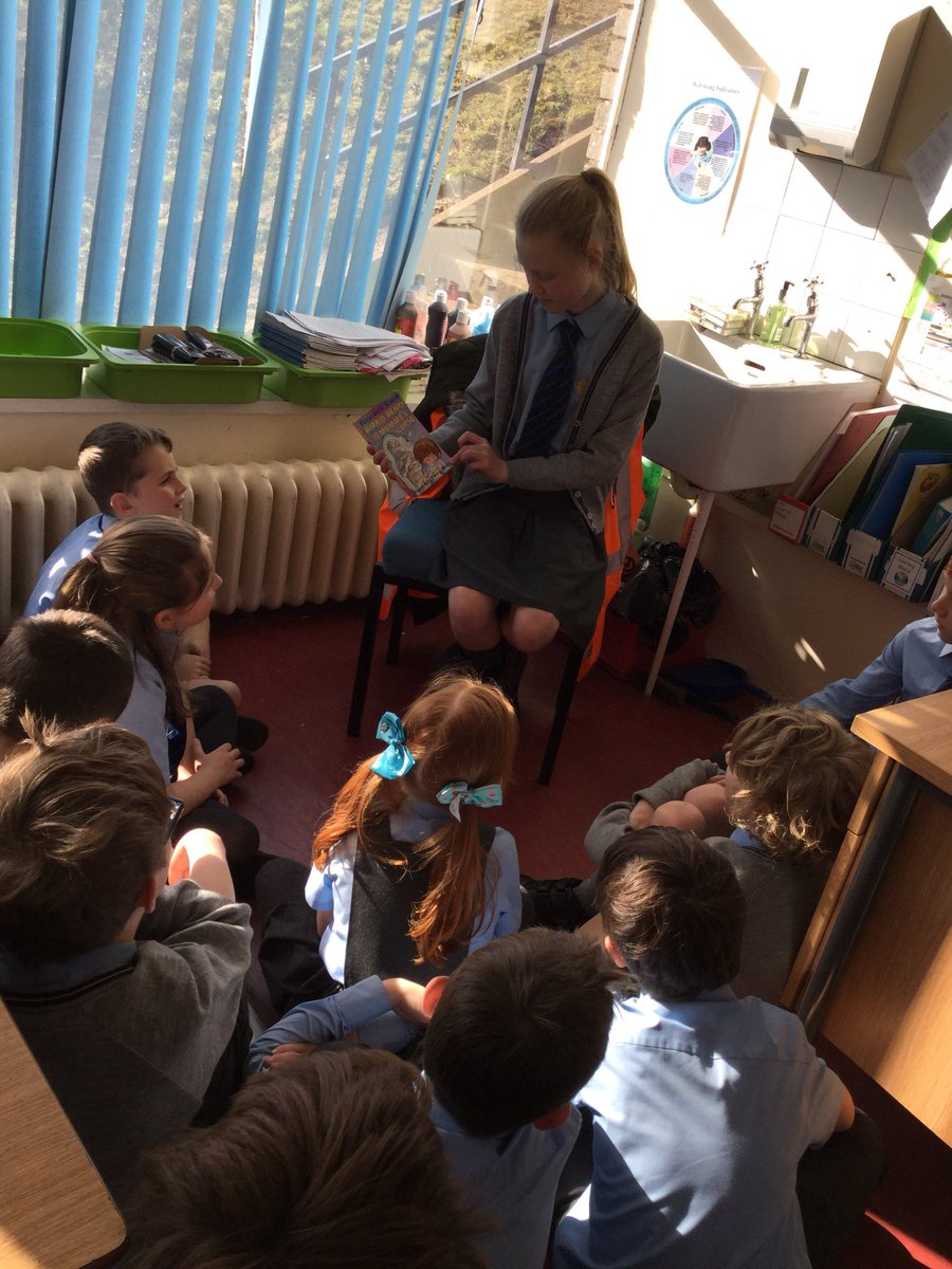StJosephsERC's tweet photo. Primary 4 enjoying their #LetsShareAStory session. David Walliams, Francesca Simon and Roald Dahl popular authors for this year group π #WorldBookWeek https://t.co/ostzbqXNKI