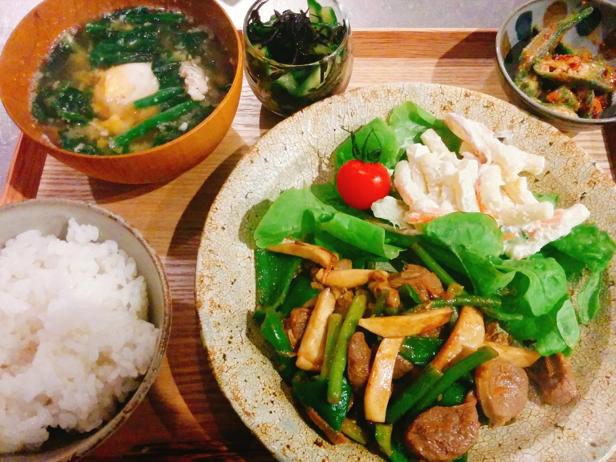 あげ飯 肉野菜炒め マカロニサラダ あらめの酢の物 ごま坦々風オクラ和え ほうれん草と落とし卵のお味噌汁 ご飯 あげ飯 献立 馬渡新平 鬼丸豊喜 T Co Occgph5nri Twitter