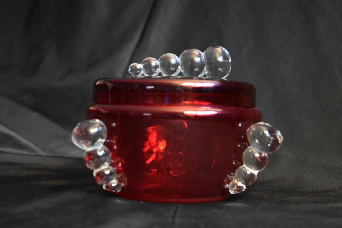 kerrberry77's tweet photo. Twitter glass lovers! Can you help me identify the maker of this glass box? It measures about 5 1/4" (13.3cm) to the top, and 5 1/2" (14cm) wide, not including the graduated beads/balls. I'm not having any luck with American makers. Seems Art Deco? #vintageglass #mystery #glassid https://t.co/eT4xV0Htle
