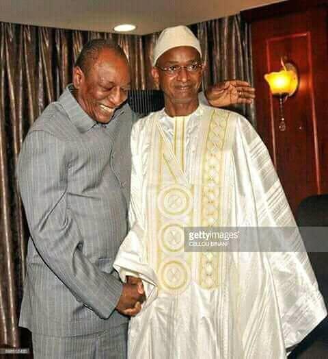 GuineeinfosCom's tweet photo. Entre les deux qui veut le bonheur de la guinée ? https://t.co/M7v8N4Thd1