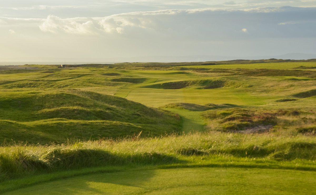 Royal_Porthcawl's tweet photo. RT &amp; share for a chance to win a 2 ball worth £240 in our February prize draw! Entry closes 28 February, good luck #win https://t.co/oRwjdoFTY1