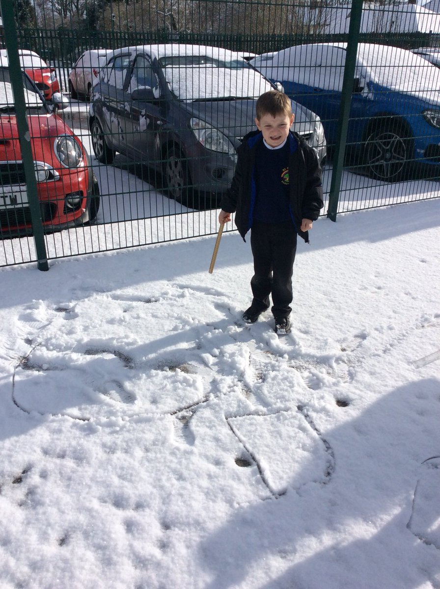 stgac1's tweet photo. We decided to make the most of the snow and complete some maths in the snow! We started by drawing shapes #snow #mathsinthesnow https://t.co/mhdC9LIb1m