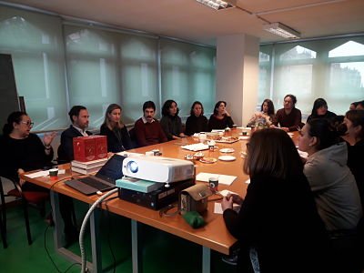 Recibimos la visita de los equipos de Servicios Sociales del Ayuntamiento de Barcelona, a los que estamos explicando el sistema de acceso a la atención social primaria que utilizamos en el distrito con éxito.