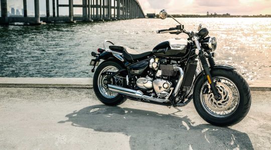 MotoringPulse's tweet photo. @IndiaTriumph today launched the new 2018 Bonneville Speedmaster for 11.11 Lakh ex-showroom. Its a modern classic with a parallel twin, 1200cc, 77ps, 106mn based on their T120. #triumphmotorcycles #SpeedmasterIndia https://t.co/uz2zVPhgUD