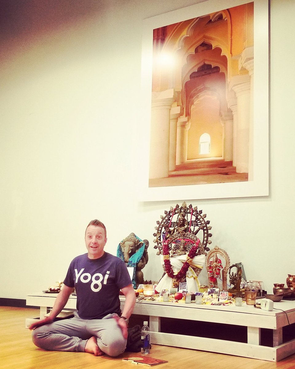 lindsayberra's tweet photo. The amazing @joegandarillas, one of my most favorite yogis, teaching a joyful class last night in his #Yo8i @Yogi_Museum t-shirt by @Baseballism. For the yogi/Yogi in all of us: https://t.co/RbGHbdLw71 https://t.co/4qDyuD2BXr