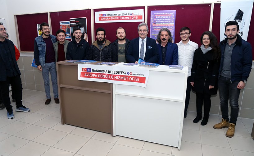 BANDIRMABLD's tweet photo. BAŞKAN MİRZA ÜNİVERSİTEYİ ZİYARET ETTİ
https://t.co/2SDG1jvkDe https://t.co/Awkuprbucf