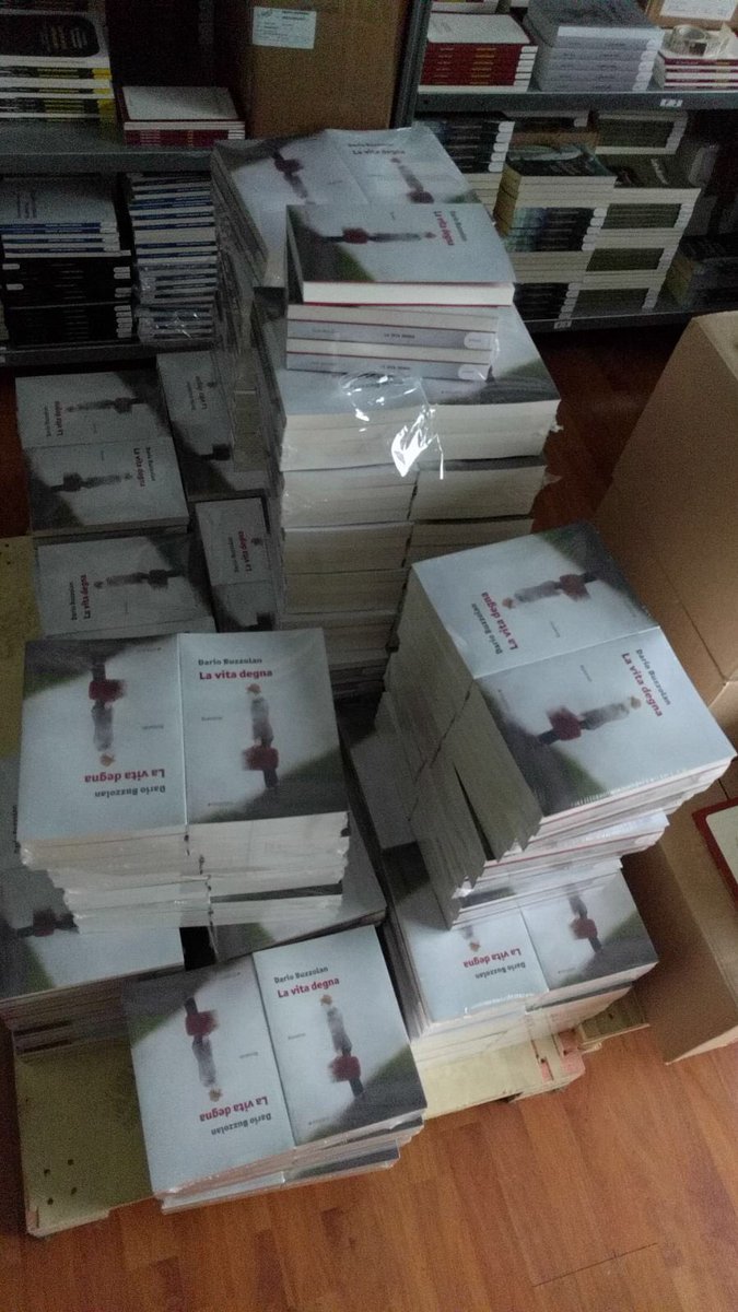 dariobuzzolan's tweet photo. Incombe.
(Da metà marzo in tutte le librerie dell’universo) https://t.co/V0HsnZojQ1