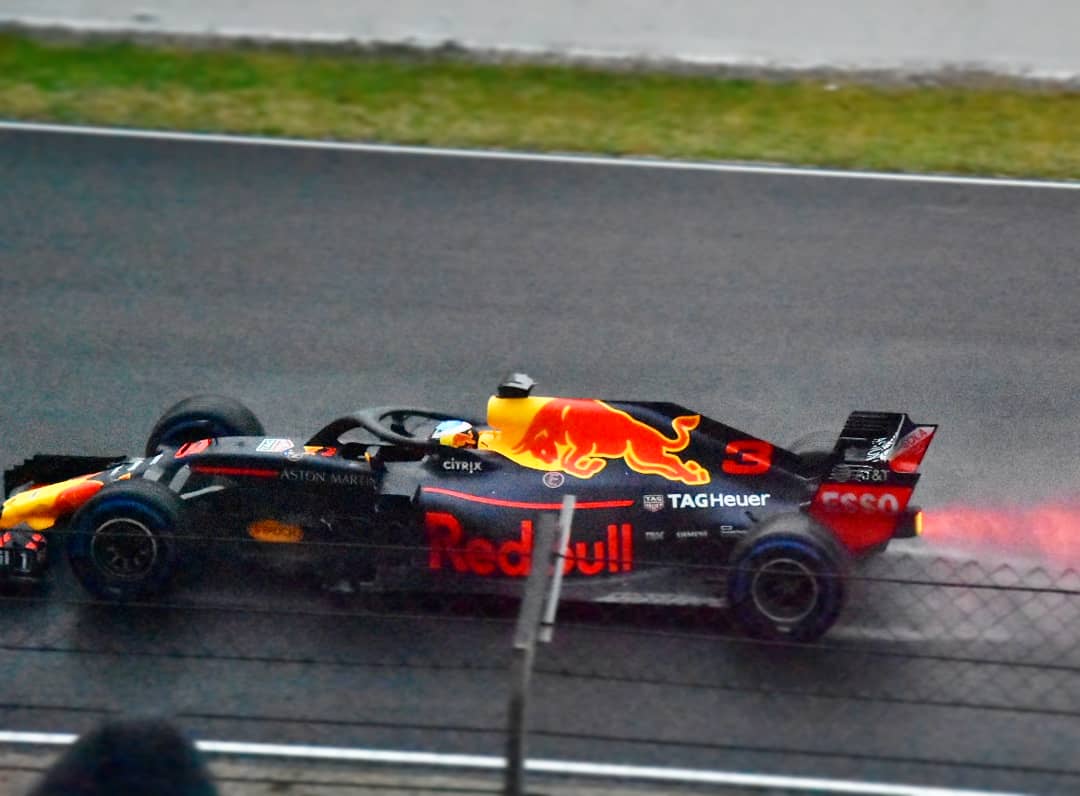 xgliamiciela's tweet photo. My birthday with you at @Circuitcat_cat 
@danielricciardo @ricciardo @redbullracing 
#danielricciardo #ricciardo #circuitdecatalunya #wintertest #F1  #f1wintertest #socold #memybdayandyou #myreasonofeverything #RB14 #❤ https://t.co/LzKfIu5Ezl