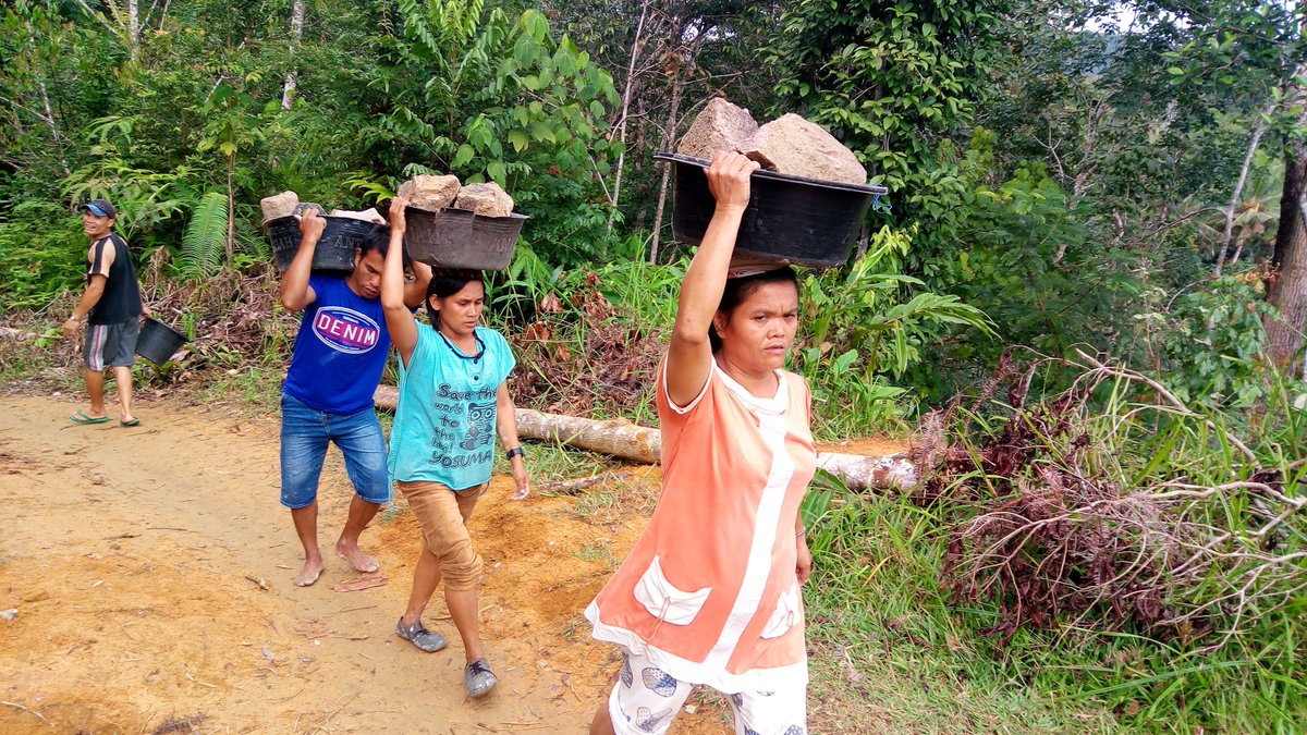 way_mitra's tweet photo. Masyarakat Dusun Lae Hundulan Desa Tara Bintang bekerja sama untuk program air minum dan Kesehatan @waha_mitra & @water_mission #waterbuilds #WASHTraining https://t.co/sclYEg3bxM
