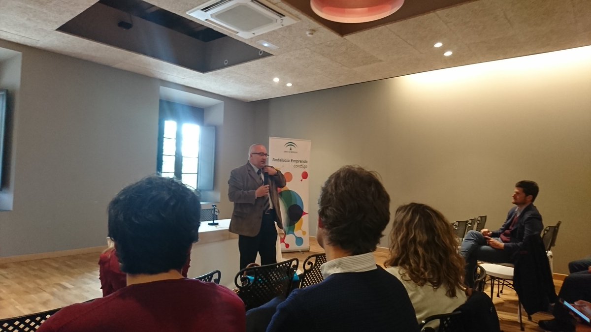rgdfactoria's tweet photo. Gabriel Clavijo, responsable del @cademalaga cierra la primera parte del #cademeetic @MalagaJuntaEICE https://t.co/VMMujVfEOV