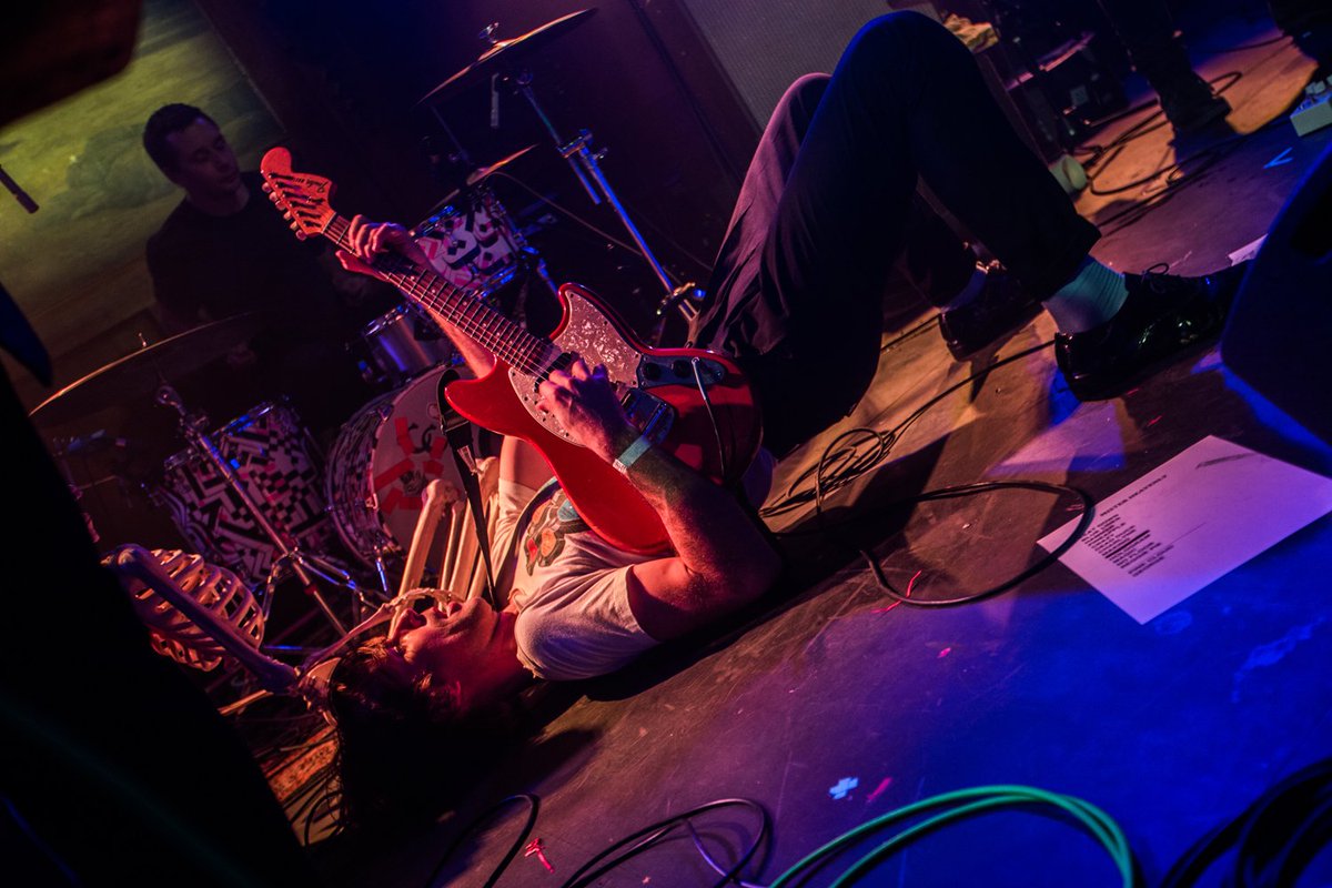 LIVE PHOTOS: <a href="/misterheavenly/">misterheavenly</a> (<a href="/Polyvinyl/">Polyvinyl Record Co.</a>) #healinggems #velourafternoon at <a href="/LodgeRoom/">Lodge Room</a> by <a href="/Kalohi/">Leslie Kalohi</a> larecord.com/photos/2018/02…