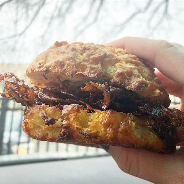 LoopCharlotte's tweet photo. The CRISPY cheddar bacon biscuit from @sunflourbakingcompany π·: @feedmecharlotte #loopcharlotte
#clt #Charlotte #qc #queencity #loopclt #eatsofclt #eatdrinkclt #feedmecharlotte #noda #dilworth #southend #plazamidwood https://t.co/bZa9mqbgAO https://t.co/xADNw5qocS