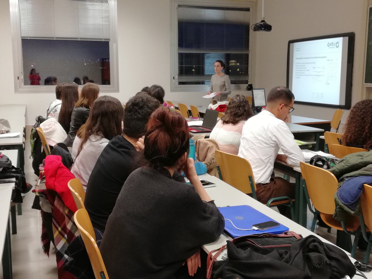 MasterMktUC's tweet photo. En plena sesión de #formacion sobre #Calidadturística, hablando de @QCalidad en #golf #Nestares gracias a @CrisVayas #calidad #Marketing https://t.co/SdeE6mkJBZ