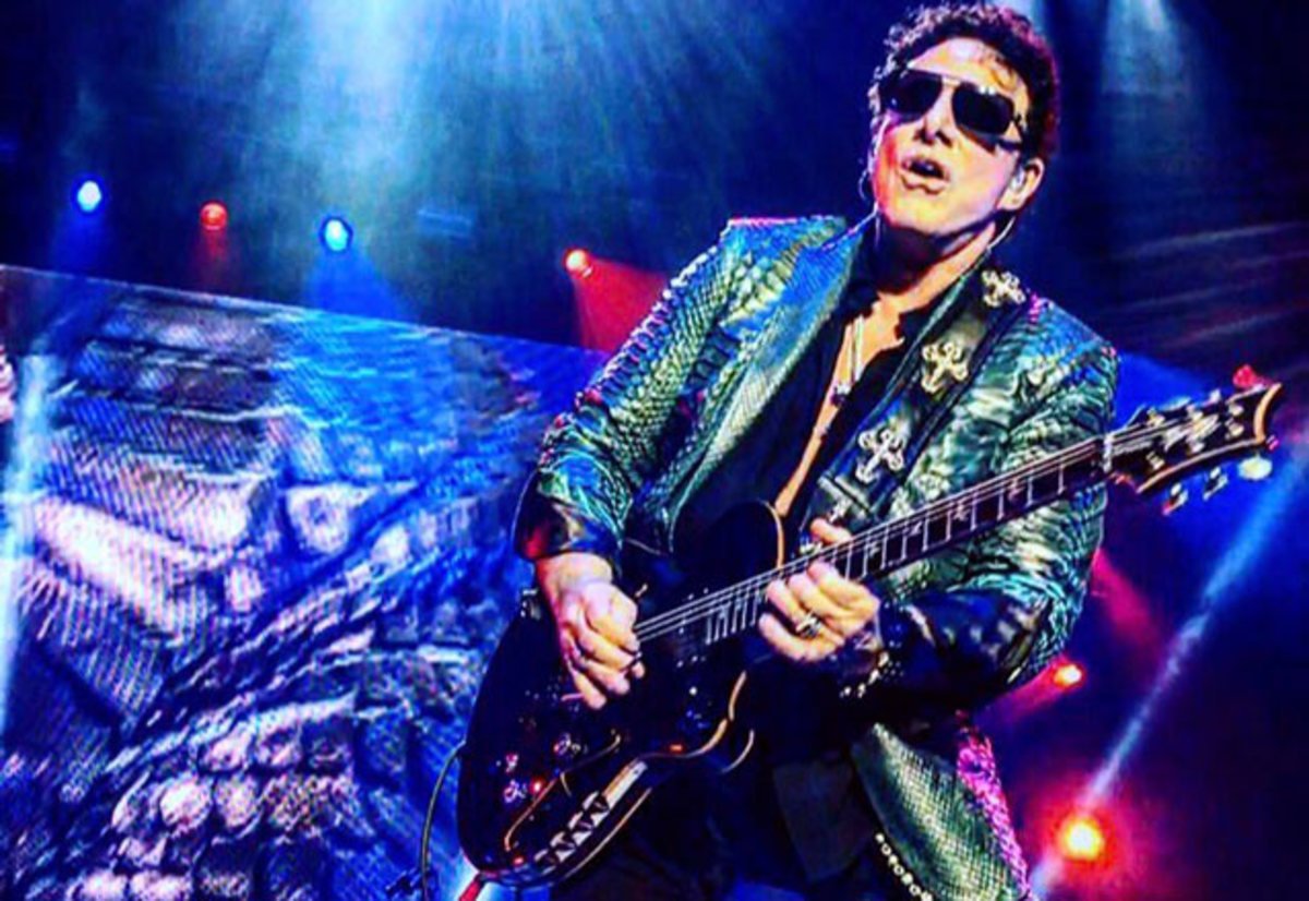 Happy birthday to Neal Schon of Journey, Bad English & Hardline. 