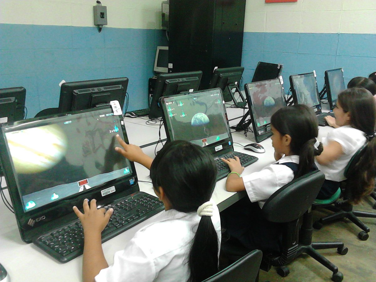 FundabitBnas_Mb's tweet image. @JauaMiranda Estudiantes de 3er Grado consolidan su aprendizaje mientras juegan con las #TIC #Multiplicación #TuxMath  #AsíSeTrabajaConFundabit @MPPEDUCACION y @Fundabit #JuntosTodoEsPosible