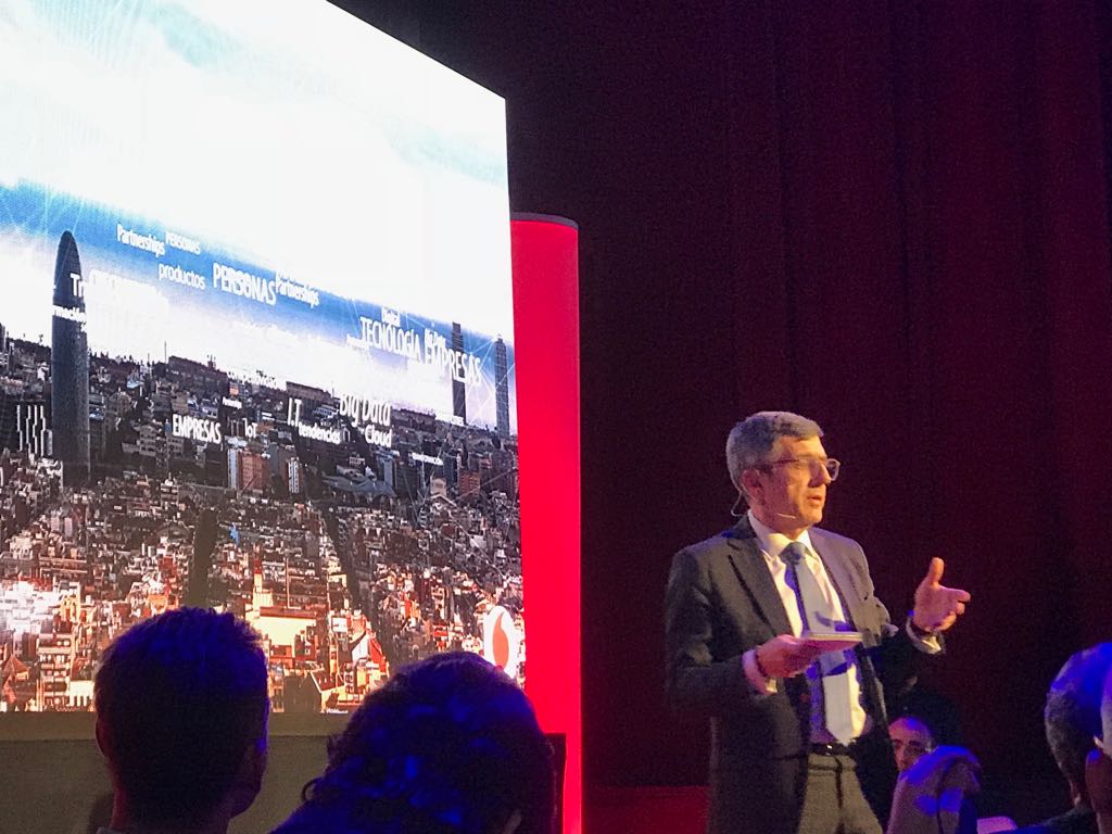 GraciaCatalina_'s tweet photo. #CIOForum18 Francisco Román concludes the event summarizing the public-private collaboration between the public administration and @vodafone_es. The programs @VCfG_Galicia and @ProgramaMinerva are the perfect examples. https://t.co/Ns1La24XWq