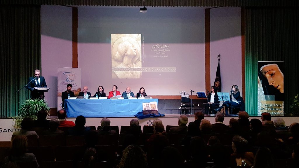 VedrunaNervion's tweet photo. Ayer disfrutamos en la presentación del libro "1967-2017. 50 años creando futuro en Nervión.En Sevilla desde 1880" Ya puede adquirirse en nuestro centro. Su precio tiene carácter solidario a favor de obras sociales que realizan las Hermanas Carmelitas de la Caridad #somosvedruna https://t.co/1W9C1ePCgA