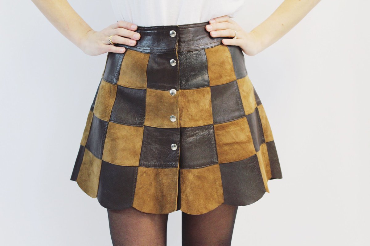 VintagePlaceOff's tweet photo. [ COUP DE  FOUDRE⚡️] 
Un énorme craquage pour cette mini-jupe en patchwork Daim &amp;
Cuir. Disponible sur le store !
#vintageaddict #friperie https://t.co/1wPjBpqNvY