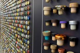 PierluigiPipoli's tweet photo. Quante #bottiglie si stappano nel corso di una #vita? A questa domanda ha risposto #UncorkedLife, un'istallazione realizzata da #Labrenta, di #Breganze (Vi). L'opera, frutto di una ricerca condotta internamente, presenta 3.798 #tappi, che hanno occupato uno #spazio di 6,6 mt. https://t.co/Dft1CNDZTp