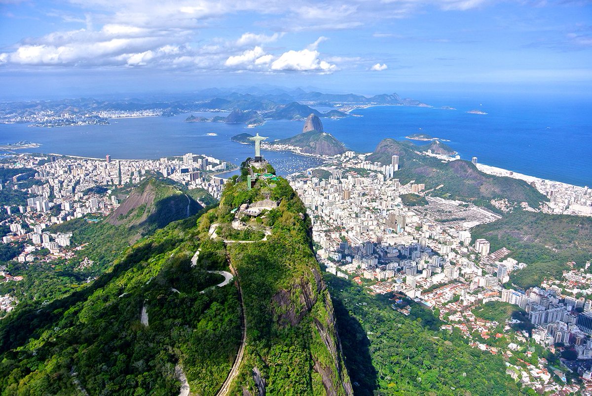 cedarcrestcolle's tweet photo. Today we're continuing our #CountdownToRio with the help of the Cedar Crest College Campus Radio Station. The station is currently streaming traditional Brazilian music in honor of the big trip. Click here to listen: https://t.co/bjbDM7WpUj #SophEx #FourDays https://t.co/TE2CVzAX7x