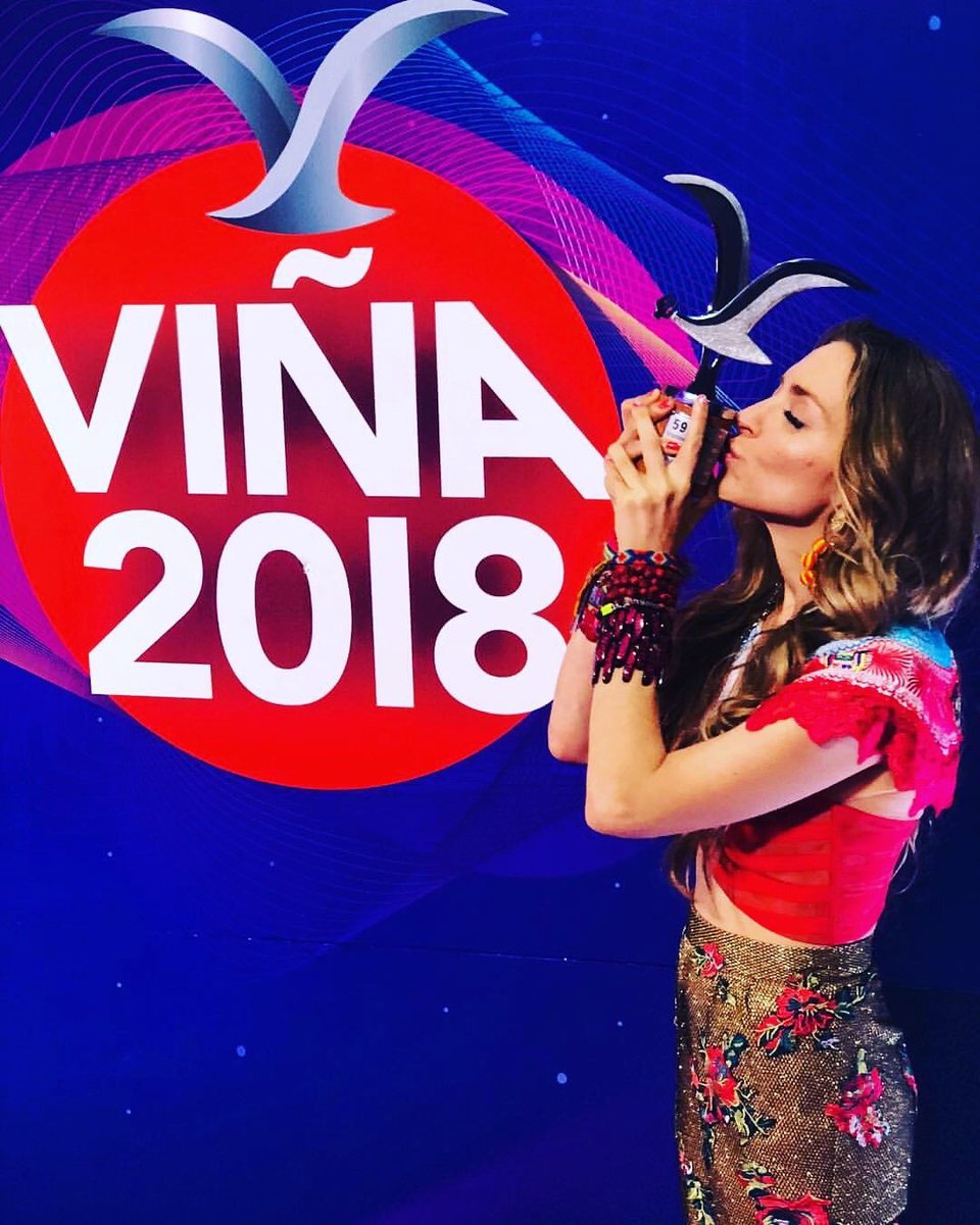 AxelOficial's tweet photo. Felicitaciones @Mirellamusic x este enorme logro!!! Gran laburadora de la música, siempre dejando la bandera bien en alto d su tierra #Ecuador!!!
Se te quiere y admira!!!!! #LaMúsicaNosUne 🙏🏼 https://t.co/2npwVEapOj