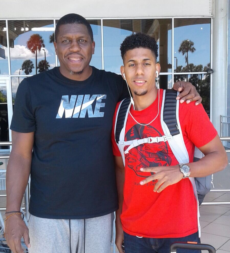 GUGclub's tweet photo. Leñeros‼️ #supite Llegó Hector Maldonado #elbori , quien fue recibido por nuestro presidente Felipe Lopez  en el Aeropuerto Internacional del Cibao para unirse a los Barrio Boys con miras al XXXVIII Torneo Superior de Santiago.

#clubGUG #junkosocialadmin #barioleña #barrioboys https://t.co/LUNwpen48L