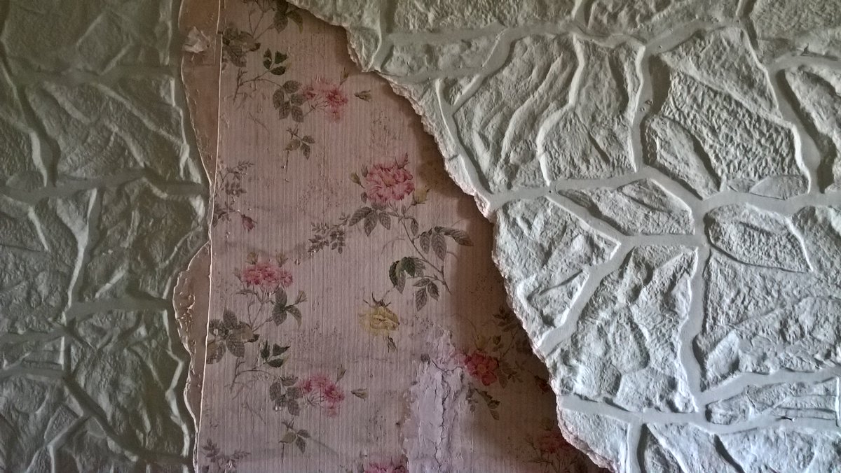 HowardKasia's tweet photo. Fading fragments of lives lived at Calverley Old Hall.  A fascinating @LandmarkTrust project to rediscover the ancient medieval walls behind colourful layers of modern panelling, wallpaper and paint. https://t.co/EaaYBEIWmI