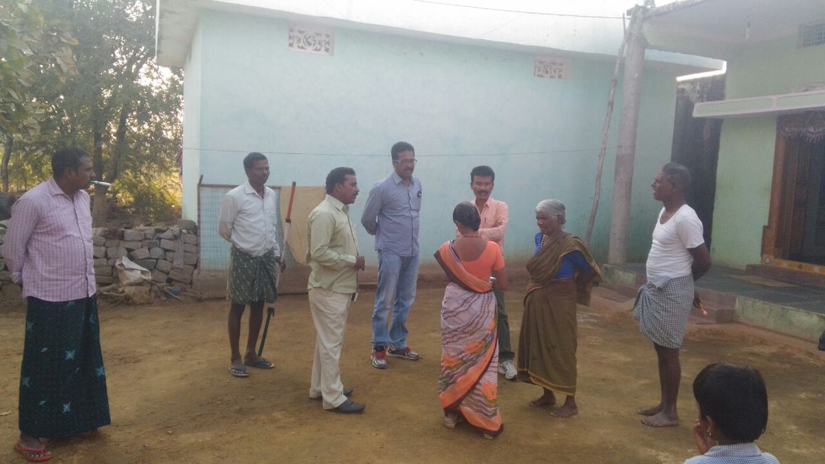 SwachhaWNP's tweet photo. Block officials take long the Youth to motivate people to construct #IHHLs in #Keshampet #Gopalpet #Wanaparthy #Telangana @swachhbharat #ZSBPTS #ZSBP @TSSBMG @paramiyer_ @DivyangWaghela @mahimavashisht https://t.co/fYQAVusgO5