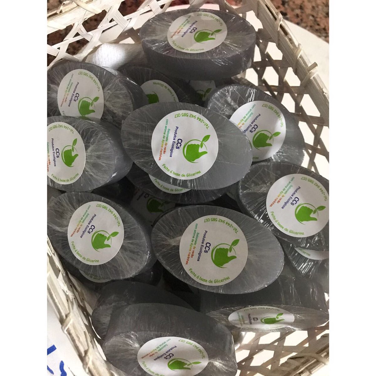 CCapapinha's tweet photo. Sabonete de Glicerina com extrato e aroma de águas marinhas. 
Os benefícios das águas marinhas para a pele são, principalmente, ajudar a combater celulite, assim como reduzir a flacidez da pele e as rugas precoces devido à ação do colágeno e dos sais minerais. https://t.co/ahV8sEOUUX