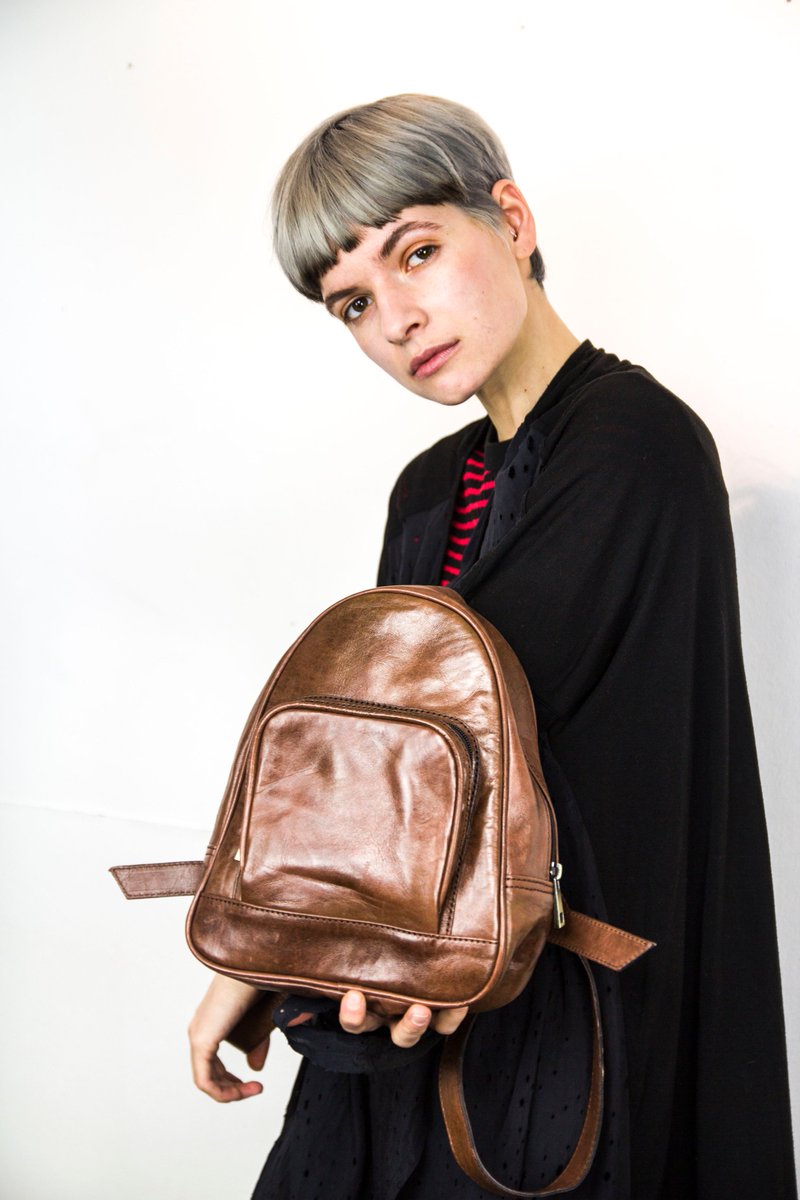 MyGreenBagUK's tweet photo. Gloss coco finish on super soft &amp; sturdy #leather . Small and cute for the days when you need to carry only the essentials. Find more colours and sizes at https://t.co/BfMjI2Xrpt #backpack #smallbackpack #leathercraft #fashion #Studio #design #styling #bags https://t.co/e1bgwHUky0