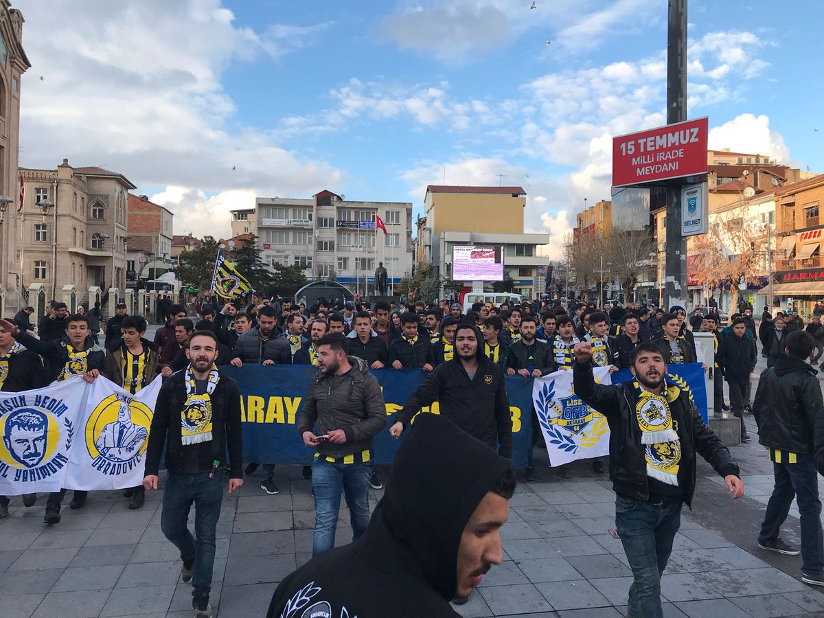 aksarayliseGFB's tweet photo. bjk - FENERBAHÇEMİZ maç izleme organizasyonumuz.. 

Her zaman her yerde, kral LİSE GFB !
#VazgeçmeyizBuSevdadan ! https://t.co/B27xwYVYOD