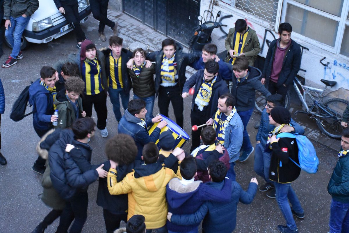 aksarayliseGFB's tweet photo. bjk - FENERBAHÇEMİZ maç izleme organizasyonumuz.. 

Her zaman her yerde, kral LİSE GFB !
#VazgeçmeyizBuSevdadan ! https://t.co/B27xwYVYOD