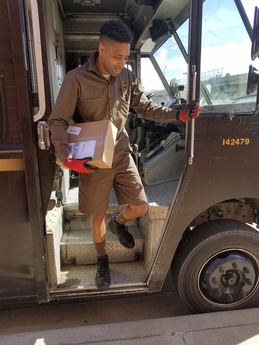 #caughtsafely @RonHines_2 <a href="/CptSfty_CPUPSer/">Ethan Gottfredsen</a> B.Alexander using his handrail and looking before stepping.