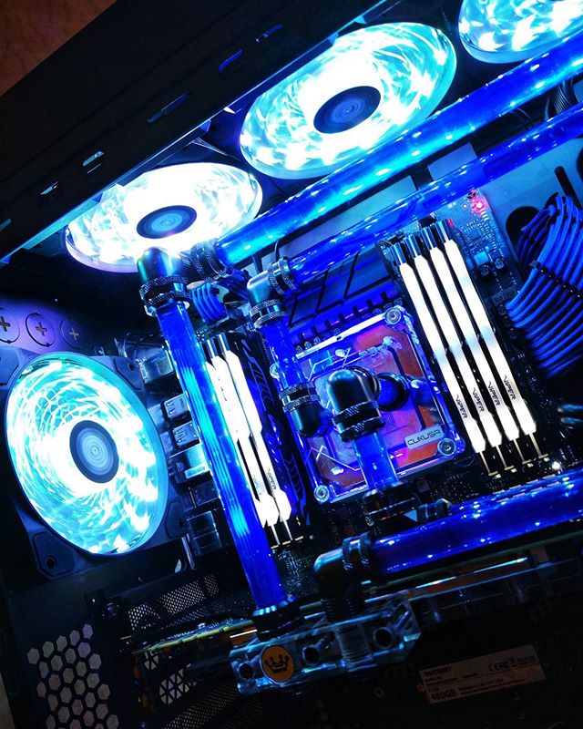 patriot_viper's tweet photo. Blue Themed & Watercooled Gaming Build โณ๏ธ๐
#patriot #memory #viper #apc #allroundpc #allround #pc #gamer #it #computer #tech #vsco #photography #cologne #lasvegas #ces #ces2018 #gaming #pcgaming #build #casemodding #watercooled #blue #led https://t.co/qtoRBMp31b