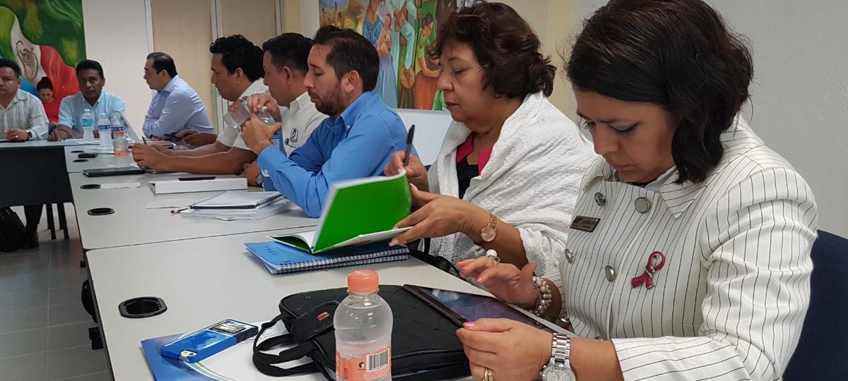 EducacionQR's tweet photo. Titular de SEQ @ana_anaissabel  se reúne con directores/as de educación  superior del  Estado, con el objetivo de trabajar de manera conjunta,  coordinada y  precisa para mejorar la calidad educativa dentro de las  instituciones,  apegándose al Nuevo Modelo Educativo. https://t.co/ptYtdnRJkE